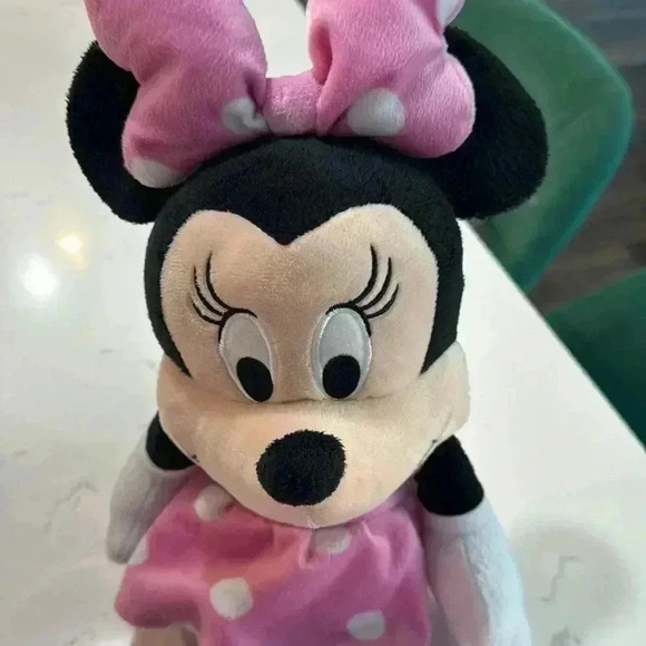 18” Disney Minnie Mouse Plush.  Great used condition! We’ve outgrown it. - Picture 3 of 6